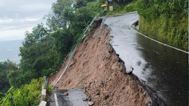 14-dead-in-darjeeling-after-heavy-rain-triggers-landslides