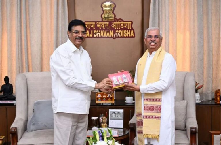 odisha-governor-hari-babu-kambhampati-meeting-with-governor-of-kerala