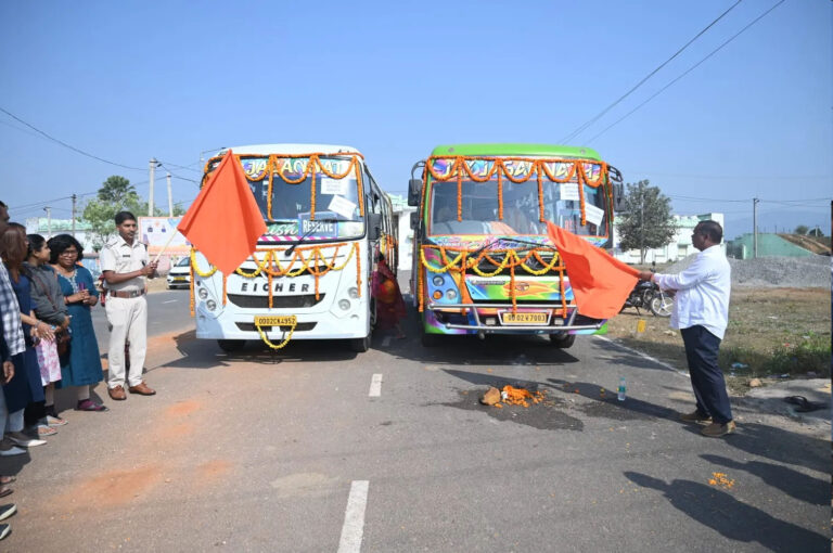 75-senior-citizens--visited-madurai
