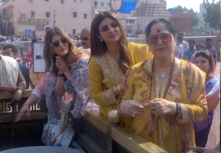 bollywood-actress-shilpa-setty-darshan-of-lord-jaganatha-at-puri