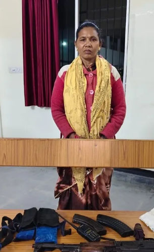 notorious-woman-maoist-leader-mase-barse-surrendered-before-kanker-police