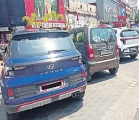 government-officers-enjoy-luxury-during-fuel-crisis