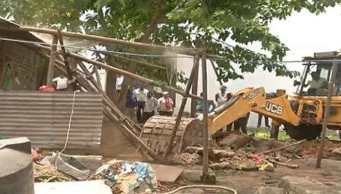 illegal-structures-removed-from-kargil-basti-for-4-lane-road-project