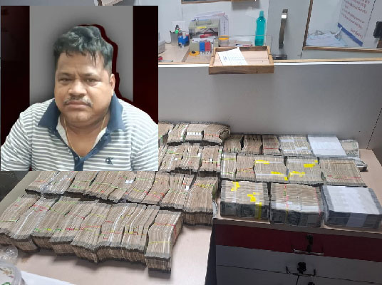 aee-baikuntha-nath-behera-caught-in-vigilance-net-rs-2-crore-found-in-locker