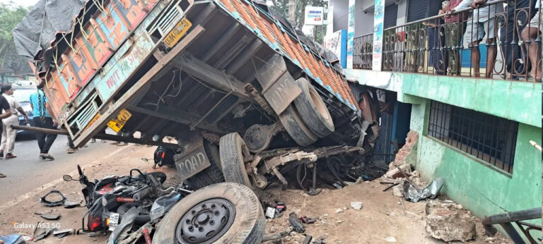 koraput-truck-crash-market-complex-8-bikes-damaged-nh26-bypass-delay