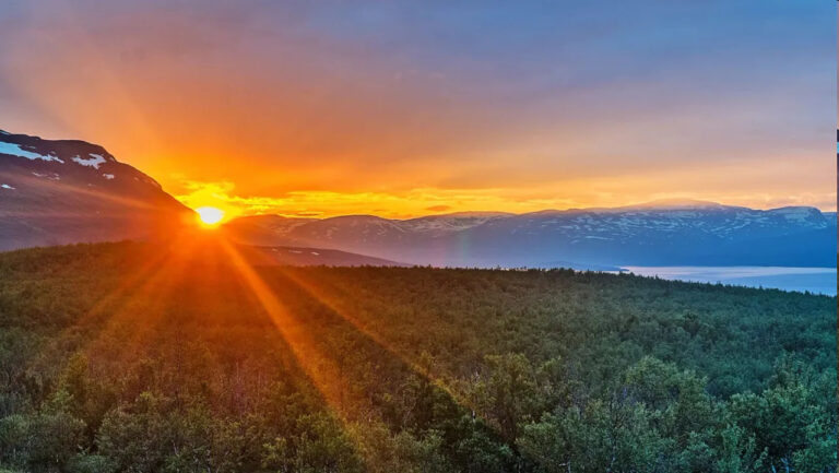 midnight-sun-natural-phenomenon-all-around-the-world
